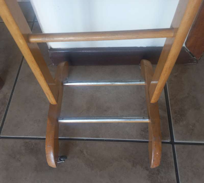 kiddies coat stand on wheels
