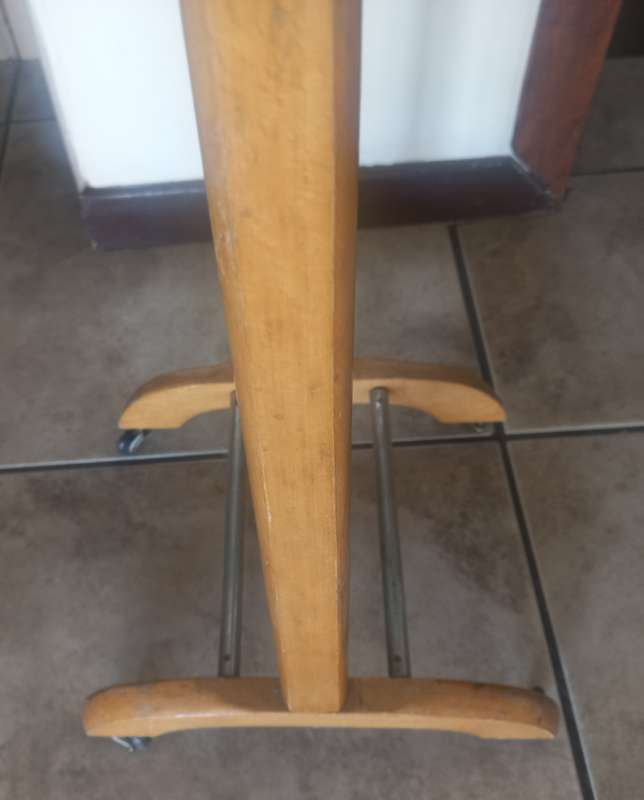 kiddies coat stand on wheels