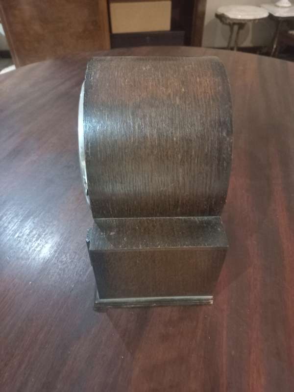 VINTAGE MANTEL CLOCK - OLD CASING CHANGED TO BATTERY OPERATED