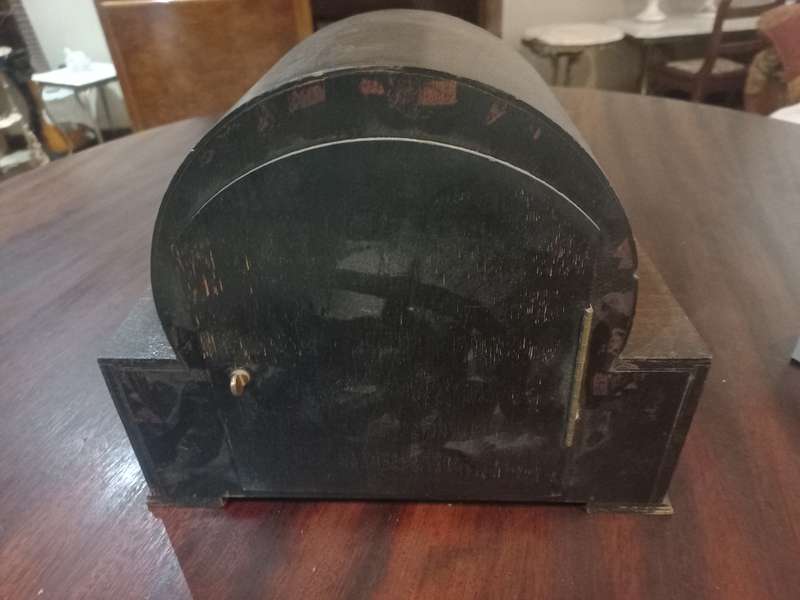 VINTAGE MANTEL CLOCK - OLD CASING CHANGED TO BATTERY OPERATED