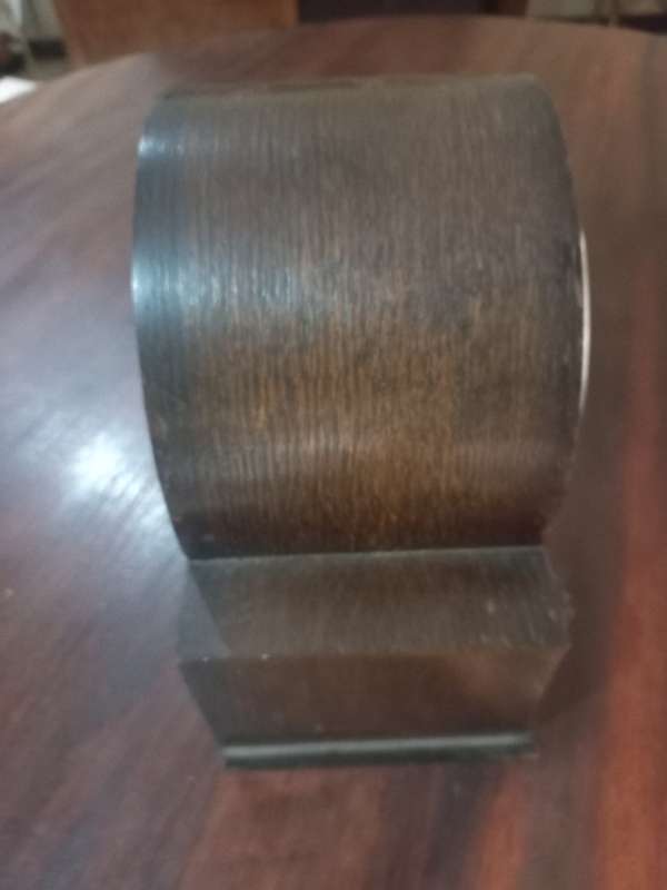 VINTAGE MANTEL CLOCK - OLD CASING CHANGED TO BATTERY OPERATED