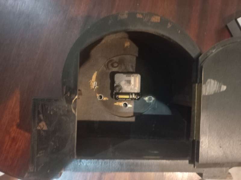 VINTAGE MANTEL CLOCK - OLD CASING CHANGED TO BATTERY OPERATED