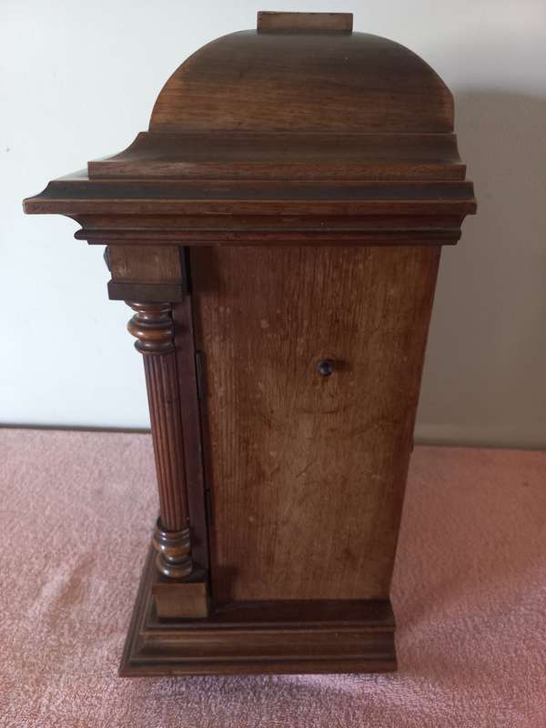 VINTAGE BLACK FORTEST ART NOUVEAU HAND CARVED WOOD KEY WOUND PENDULUM CLOCK - MADE GERMANY