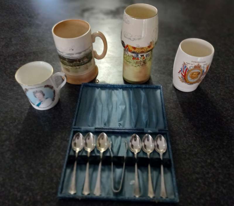 JOPB LOT ENGLISH PORCELAIN AND BOX SILVER  PLATED SPOONS