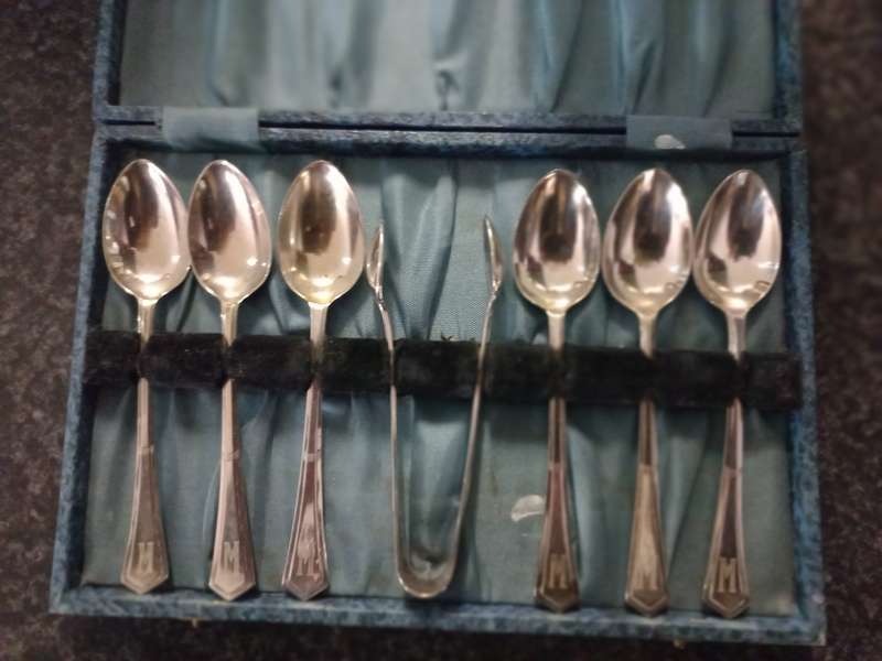 JOPB LOT ENGLISH PORCELAIN AND BOX SILVER  PLATED SPOONS