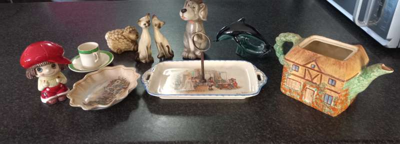 JOBM LOT ENGLISH PORCELIN AND OTHER ITEMS