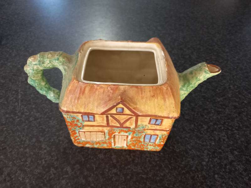 JOBM LOT ENGLISH PORCELIN AND OTHER ITEMS