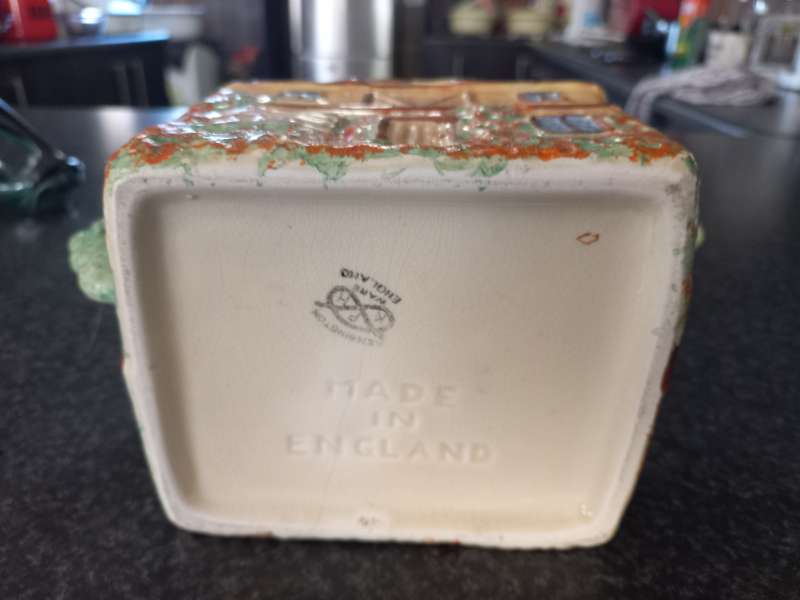 JOBM LOT ENGLISH PORCELIN AND OTHER ITEMS