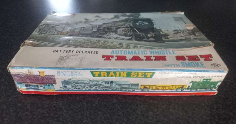 VINTAGE AUTOMATIC WHISTLE TRAIN SET IN ORIGINAL BOX - MADE IN JAPAN