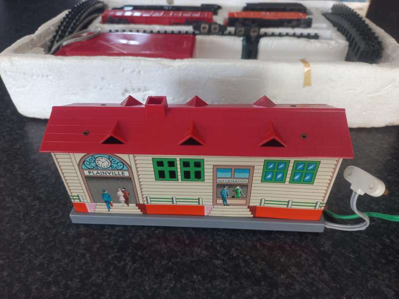 VINTAGE AUTOMATIC WHISTLE TRAIN SET IN ORIGINAL BOX - MADE IN JAPAN