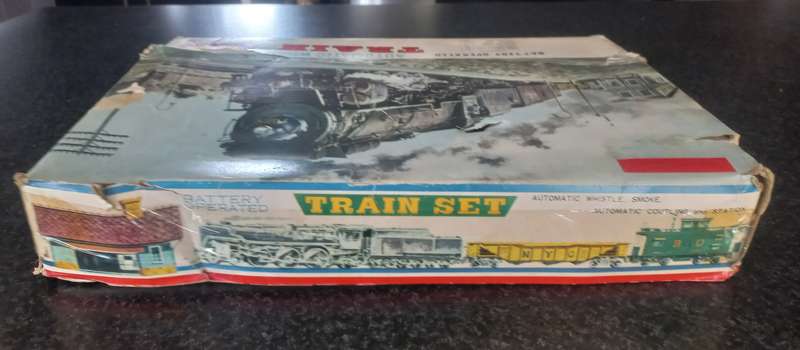 VINTAGE AUTOMATIC WHISTLE TRAIN SET IN ORIGINAL BOX - MADE IN JAPAN