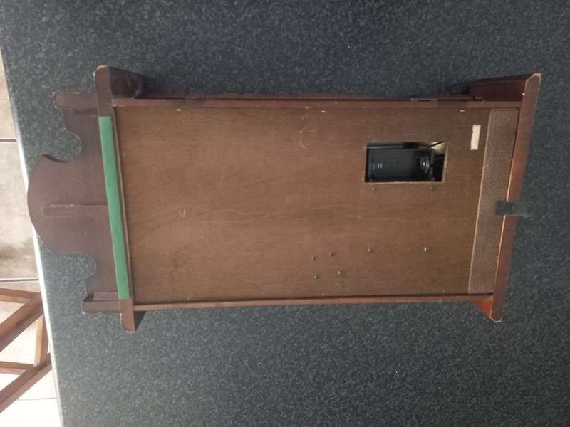 RHYTHM BATTERY OPERATED WALL HANGING CLOCK IN GOOD CONDITION