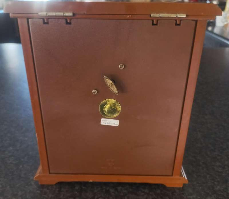 MUSICAL JEWELERY BOX