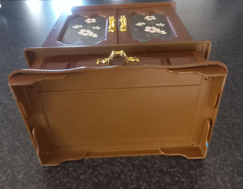 MUSICAL JEWELERY BOX