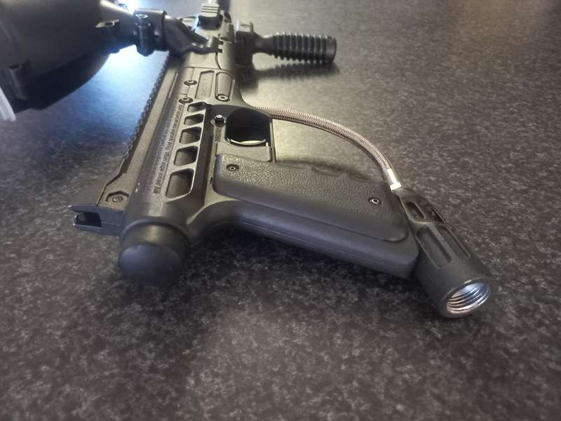 TASNGO ONE PAINTBALL GUN IN GOOD CODITION