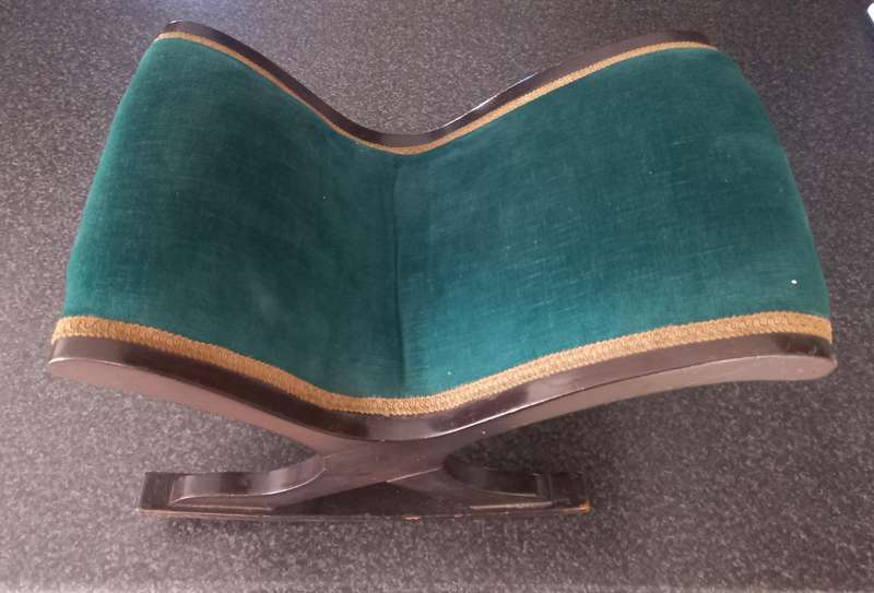 VINTAGE FOOT STOOL IN GOOD CONDEITION