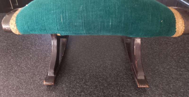 VINTAGE FOOT STOOL IN GOOD CONDEITION