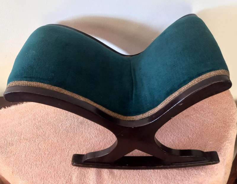 VINTAGE FOOT STOOL IN GOOD CONDEITION