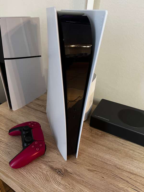 Sony PlayStation 5 PS5 Digital Edition with 1 Controller