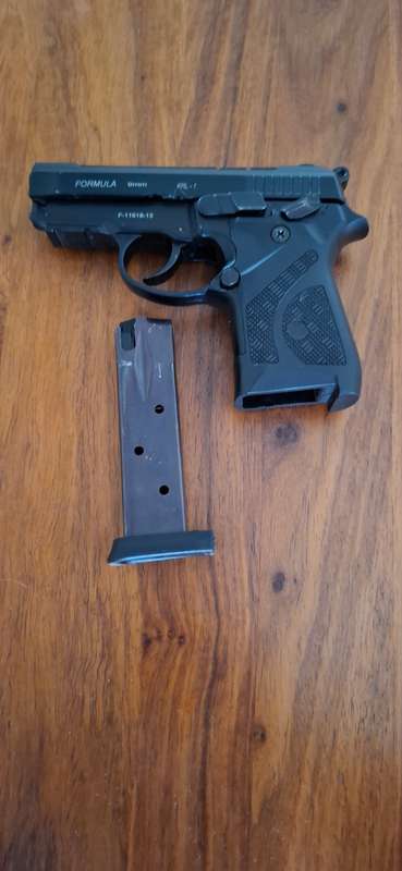  DEFEND YOURSELF WITH CONFIDENCE  9mm Pepper Bullet Blank Gun