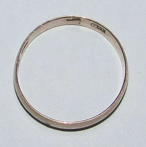 9CT Gold Ladies Ring 1.63 Grams