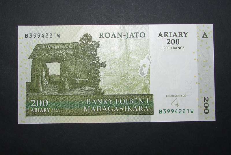MADAGASCAR 200 ARIARY Banknote