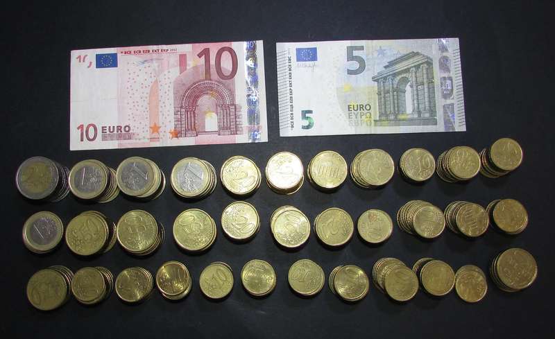 Collection of Euro Coins and Banknotes - 124 Euros in Total