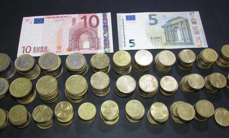 Collection of Euro Coins and Banknotes - 124 Euros in Total