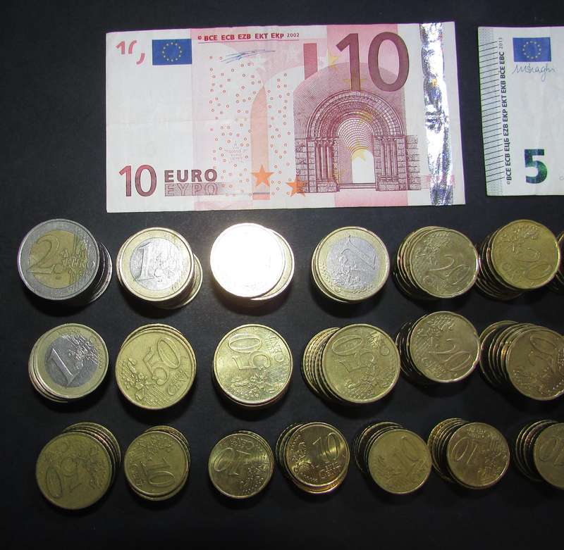 Collection of Euro Coins and Banknotes - 124 Euros in Total