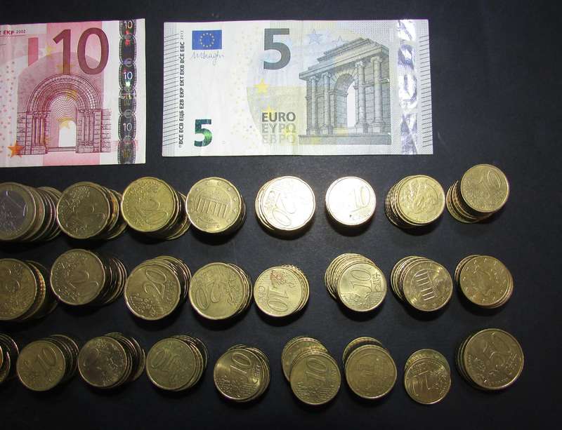 Collection of Euro Coins and Banknotes - 124 Euros in Total