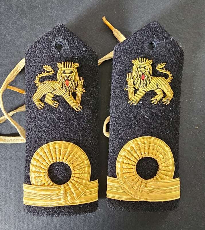 SADF - Navy Sub-Lieutenant Epauletter Pair