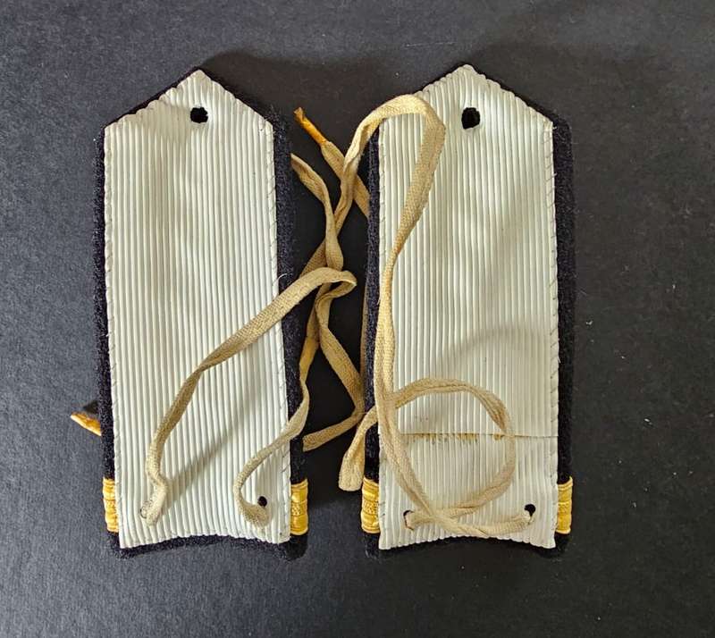 SADF - Navy Sub-Lieutenant Epauletter Pair