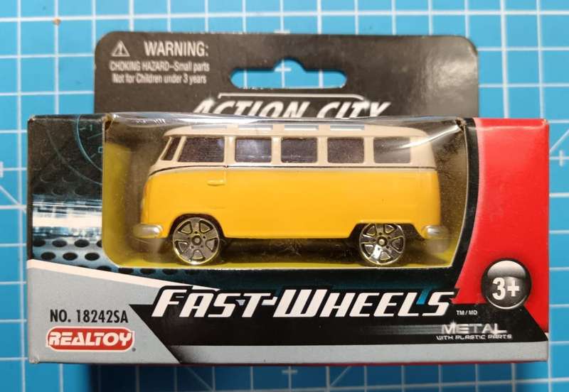 RealToy Action City Fast Wheels Gold BMW 1.64 Scale New