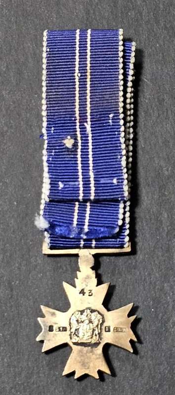 SADF - Minaiature Southern Cross Decoration ( SAM - Numbered 43 )