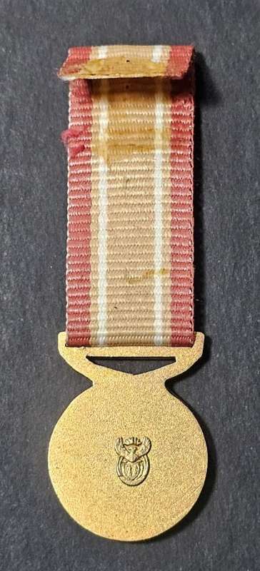 SADF/SANDF Intelligence Services Medal - Outstanding Leadership - Miniature