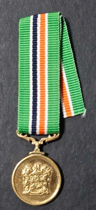 SADF - MINIATURE SADF 9CT GOLD GOOD SERVICE MEDAL FOR 40 YEARS SERVICE 1986