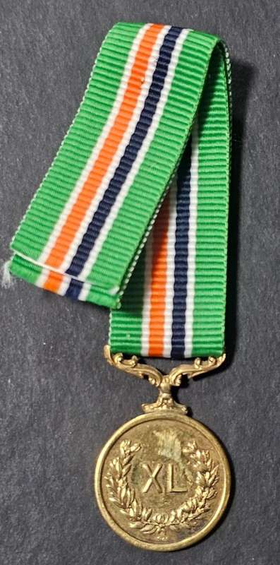 SADF - MINIATURE SADF 9CT GOLD GOOD SERVICE MEDAL FOR 40 YEARS SERVICE 1986