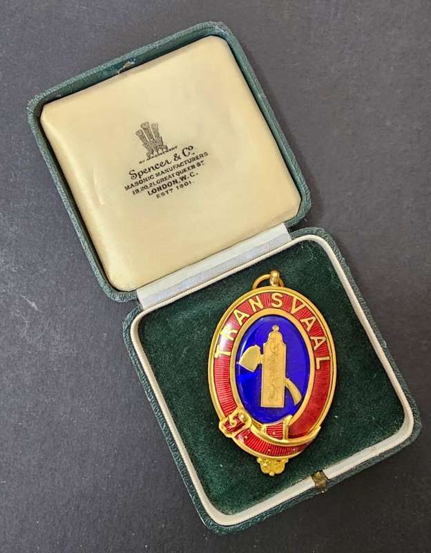 Masonic jewel in original case