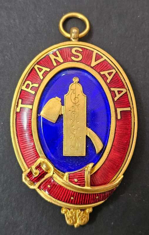 Masonic jewel in original case
