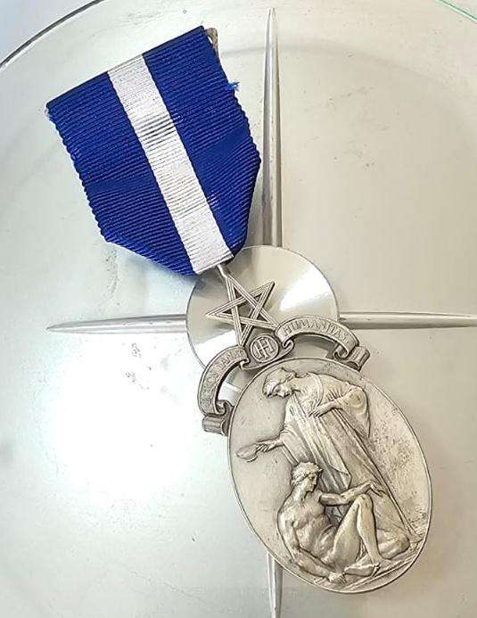 Sterling Silver Masonic Medal in Original Case ( 40 Grams )