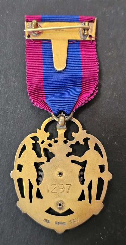 Sterling Silver Masonic Jewel in Original Case ( 31 Grams )