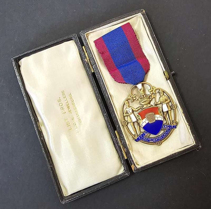 Sterling Silver Masonic Jewel in Original Case ( 31 Grams )