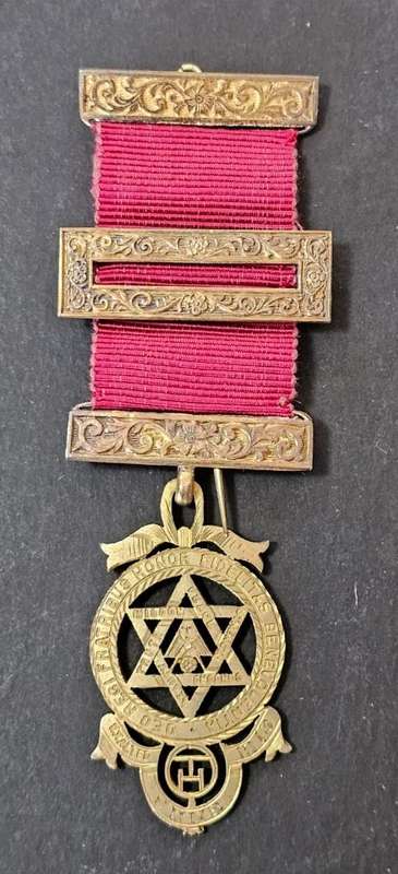 Sterling Silver Masonic Jewel in Original Case ( 17 Grams )