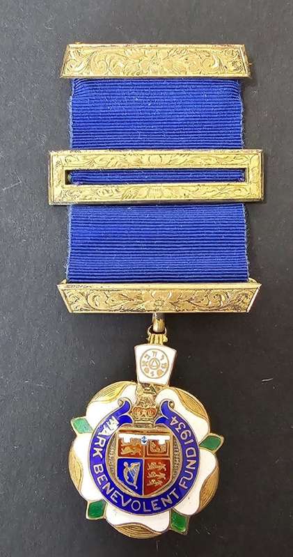 Stunning Masonic Hospital Jewel in Sterling Silver ( Total Weight 36 Grams )