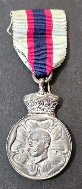 WWI Silver Masonic Medal, "H.R.H. The Duke of Connaught MWGM 1717-1917" ( Total Weight 28 Grams )