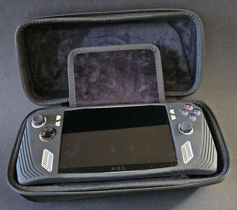 Rog Ally Console ( Hardly Used - Bought in December )