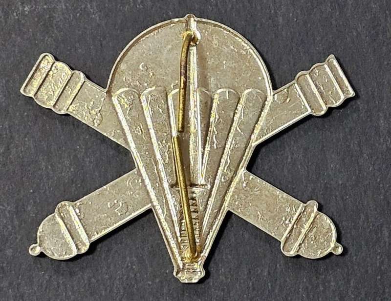 Belgium Army Parachute Artillery Beret Badge