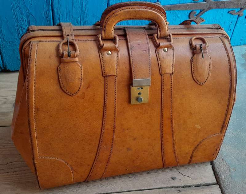 Genuine leather doctor-style bag/briefcase