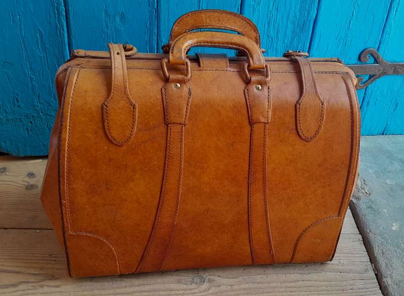 Genuine leather doctor-style bag/briefcase