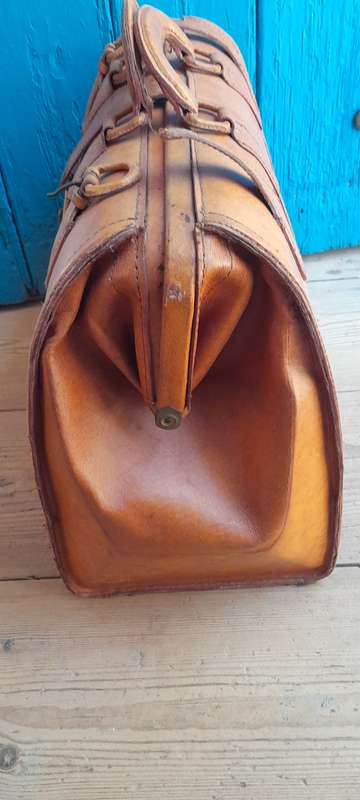 Genuine leather doctor-style bag/briefcase